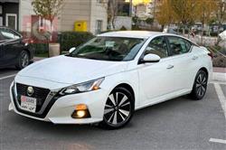 نيسان ألتيما